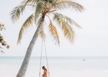 Title outside content Post layout